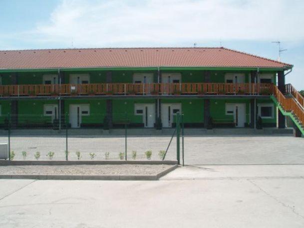 Apartman Taktik Вельки-Медер Экстерьер фото